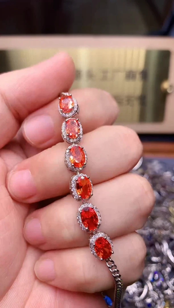 【闪购商品】蓝宝石手链银S925镶嵌........