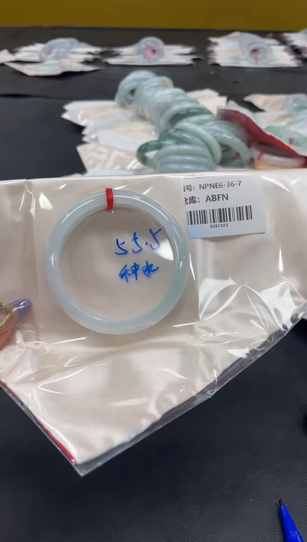 未镶嵌手镯翡翠翡翠手镯