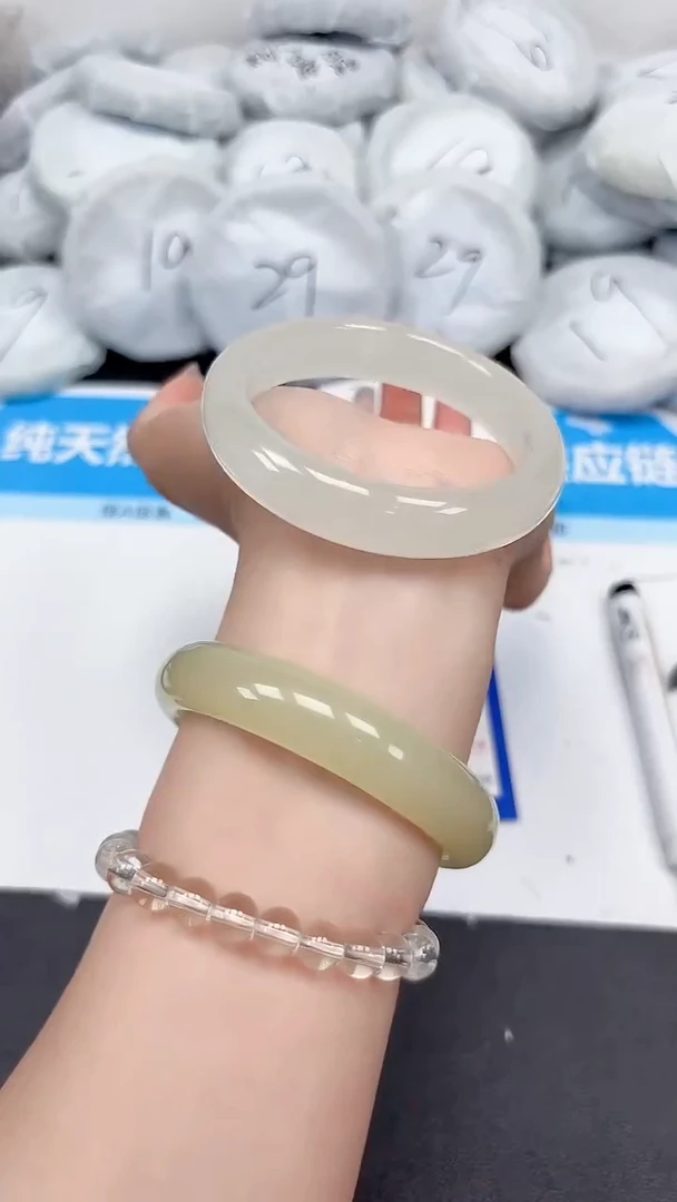 未镶嵌手镯石英质玉377/55