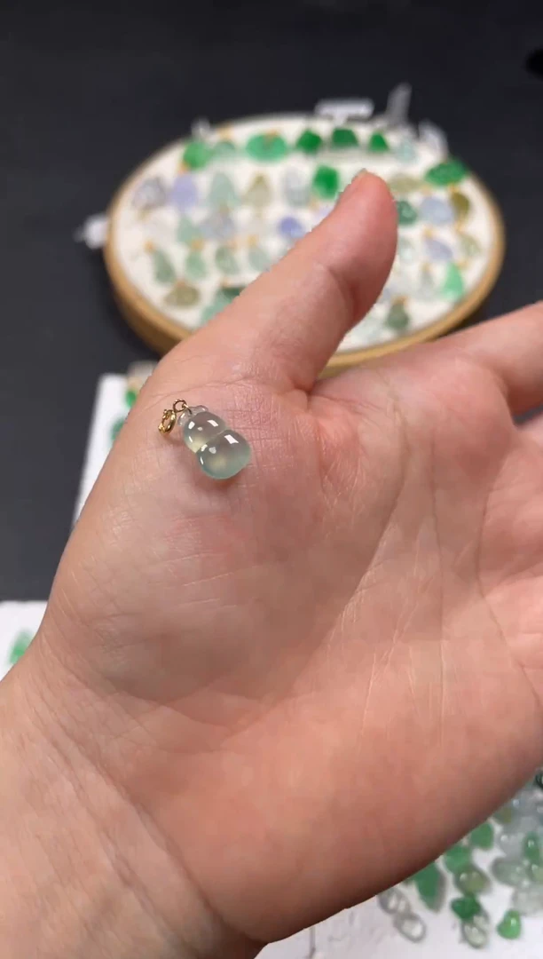 吊坠(不含链)18K金镶嵌翡翠一个JK699