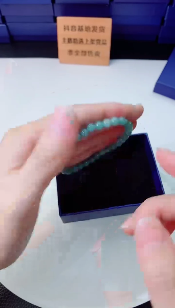 颈饰未镶嵌翡翠    `