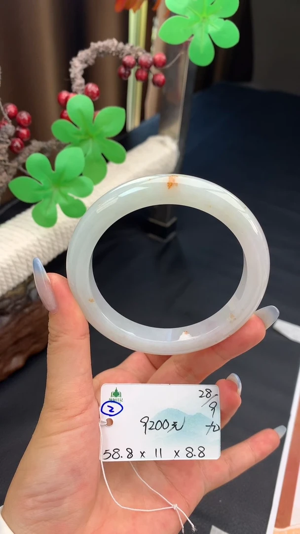 未镶嵌手镯翡翠自带#送人#，联系客服核对地址~