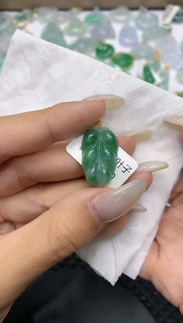 颈饰18K金镶嵌翡翠111111111111