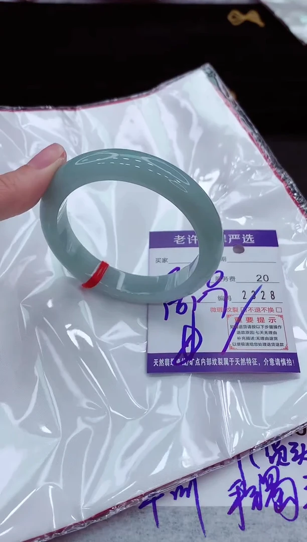 翡翠手镯未镶嵌1111111111111111