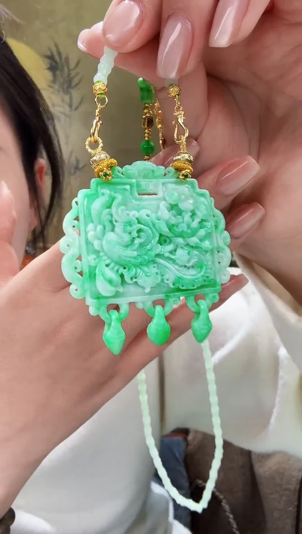 颈饰未镶嵌翡翠吊坠