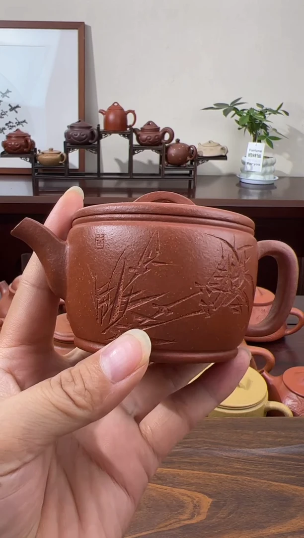 茶杯紫砂红降坡刻绘汉瓦壶160CC