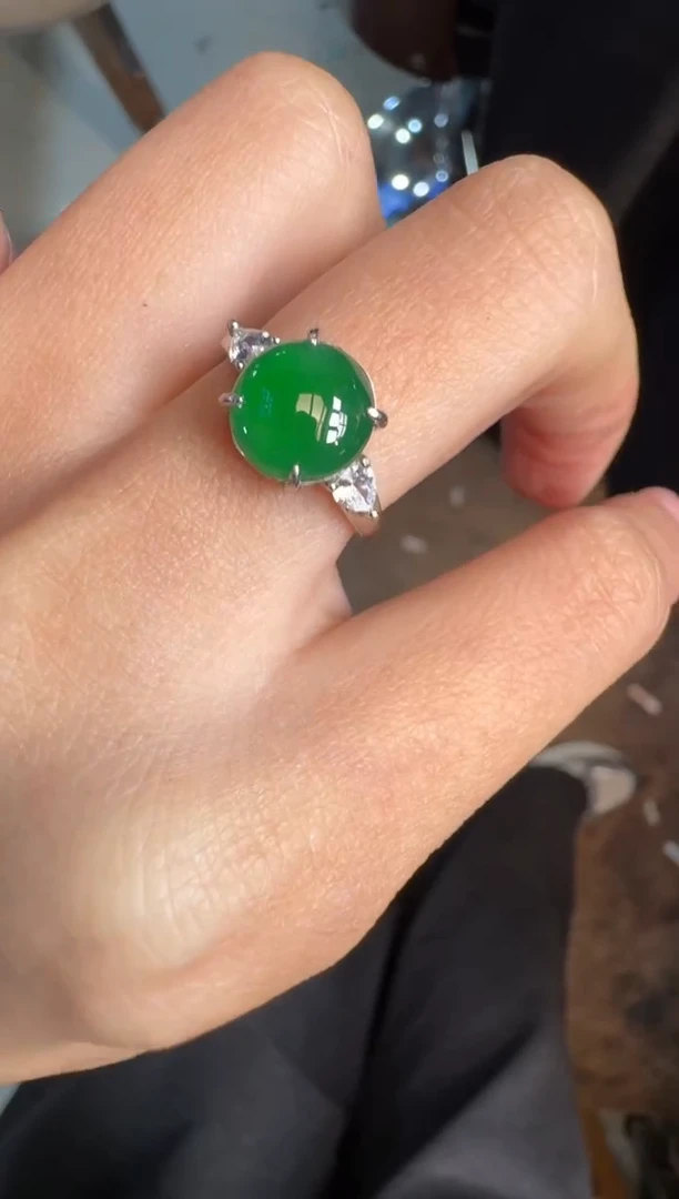 未镶嵌定制翡翠翡翠A货有轻微色差属于正常现象，戒指1