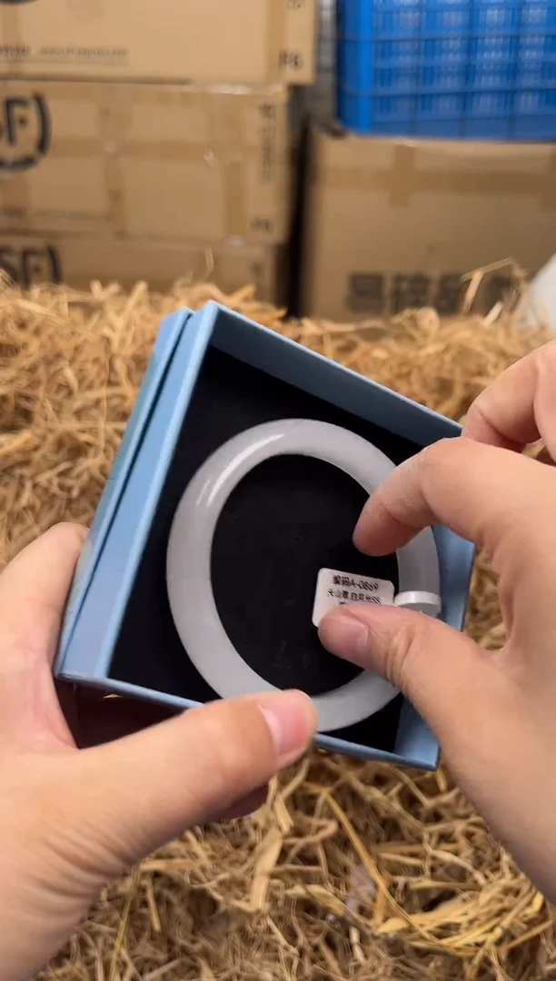 未镶嵌手镯石英质玉A-0869