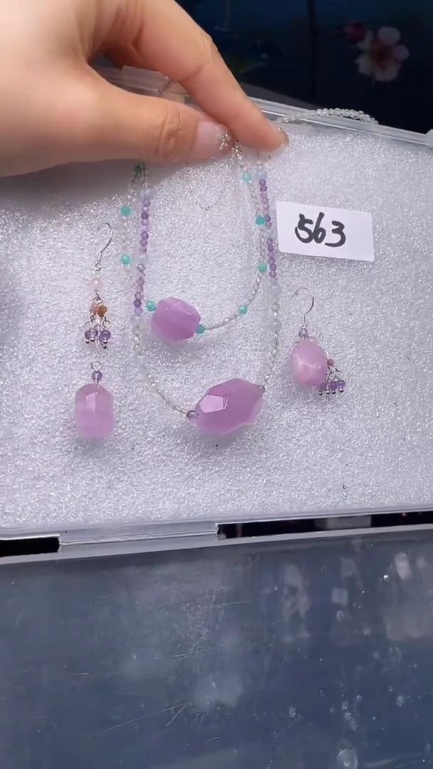 未镶嵌锂辉石1喜欢拍