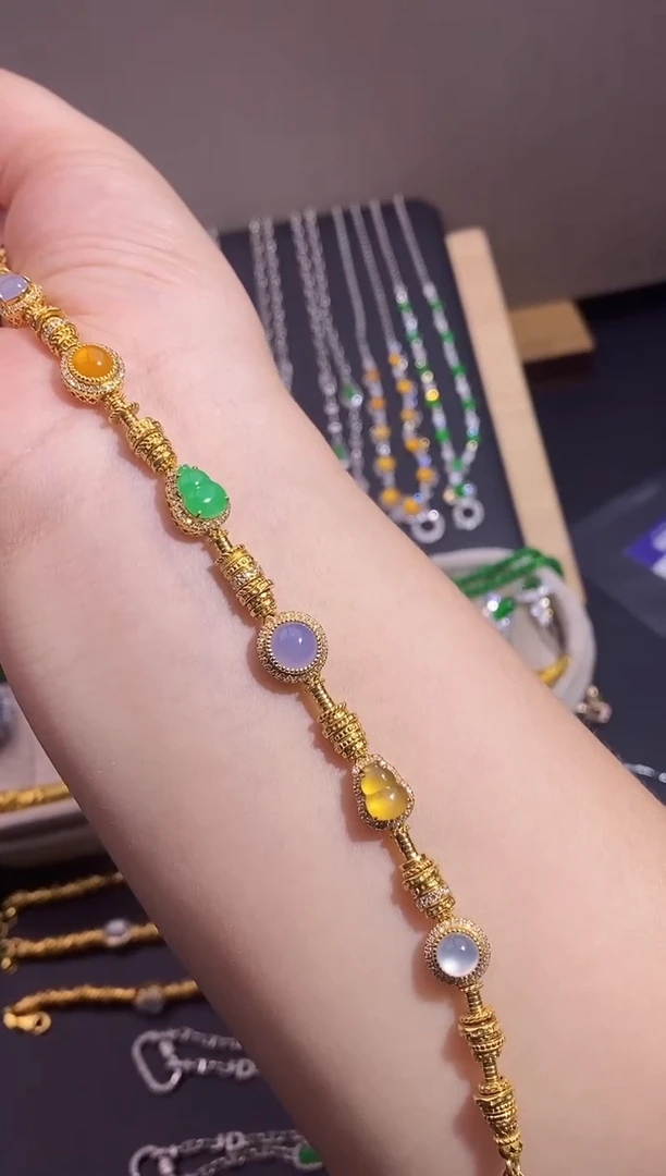 18K金镶嵌手链翡翠盘缠