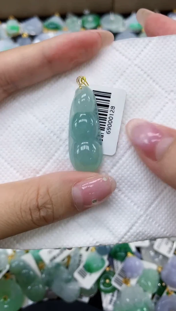 翡翠18K金镶嵌颈饰11111111111