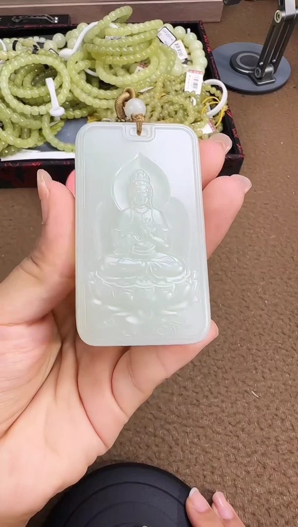 吊坠(不含链)未镶嵌和田玉风*牌子