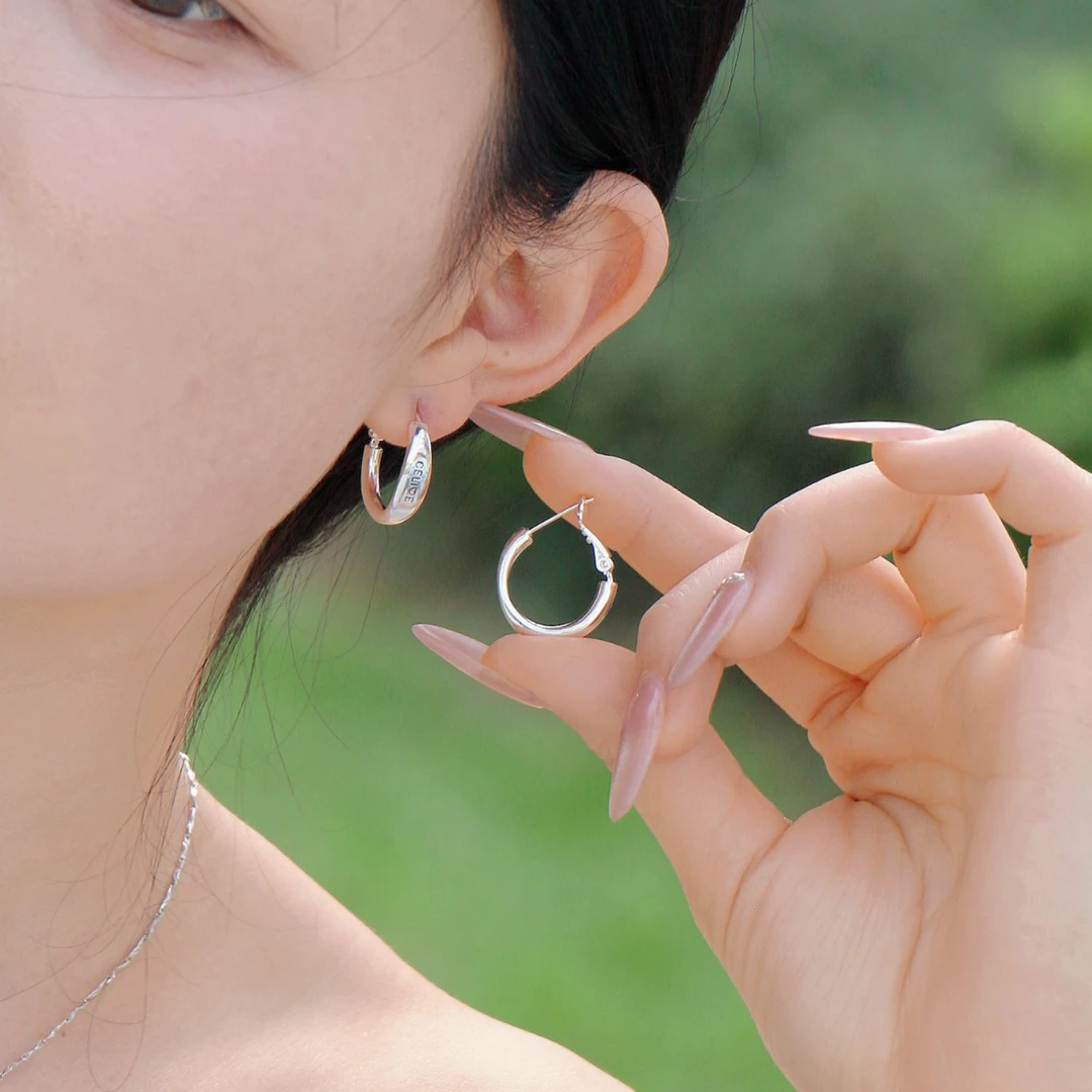 铜合金耳饰 小众设计轻奢简约高级感冷淡风金属字母耳扣FT618