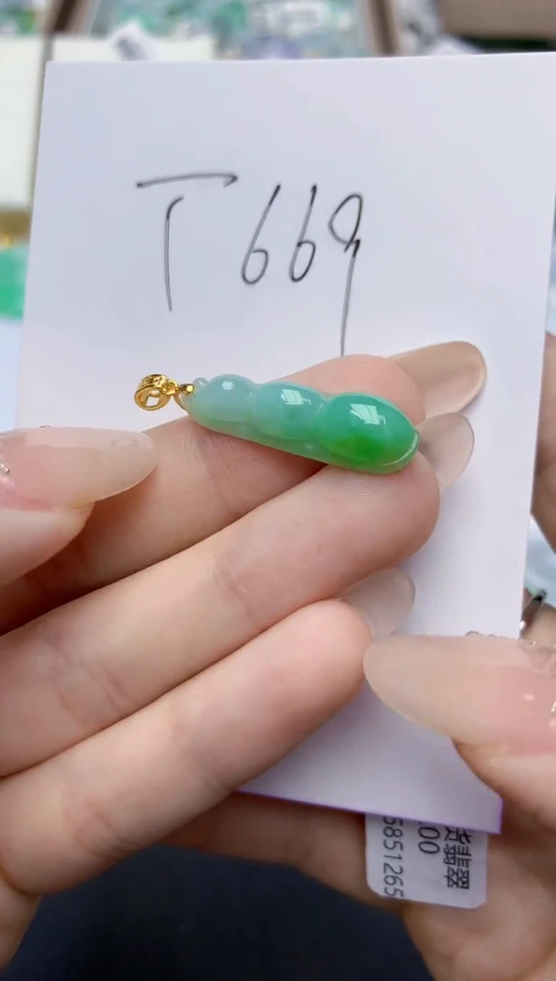 翡翠未镶嵌颈饰天然缅甸A货翡翠