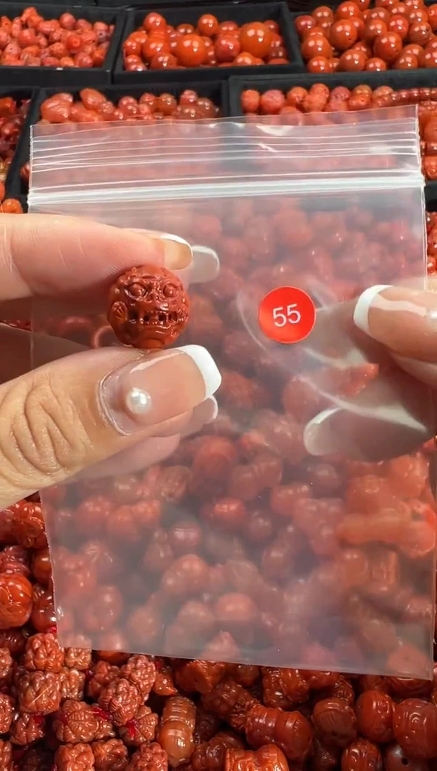 颈饰未镶嵌南红玛瑙1