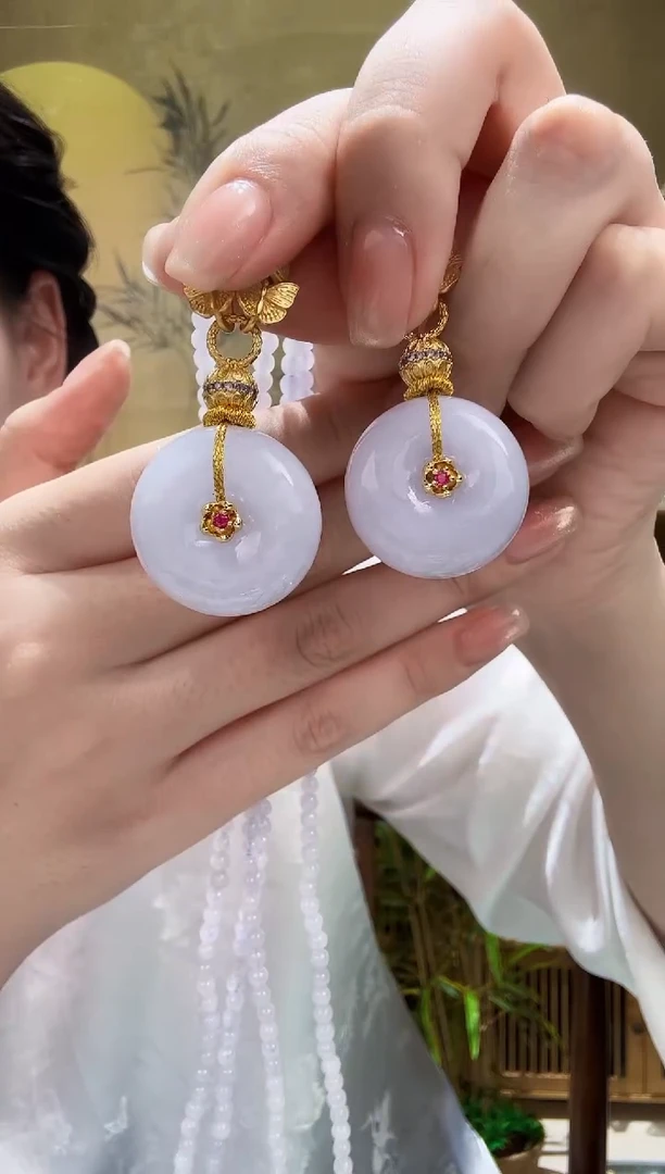 颈饰未镶嵌翡翠多样发其一个