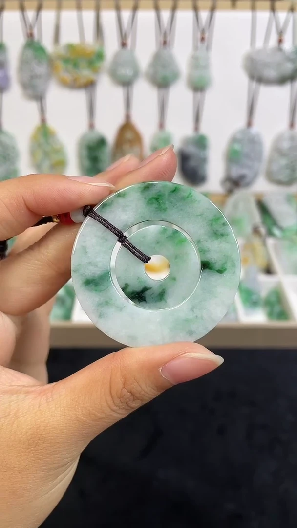 颈饰未镶嵌翡翠1