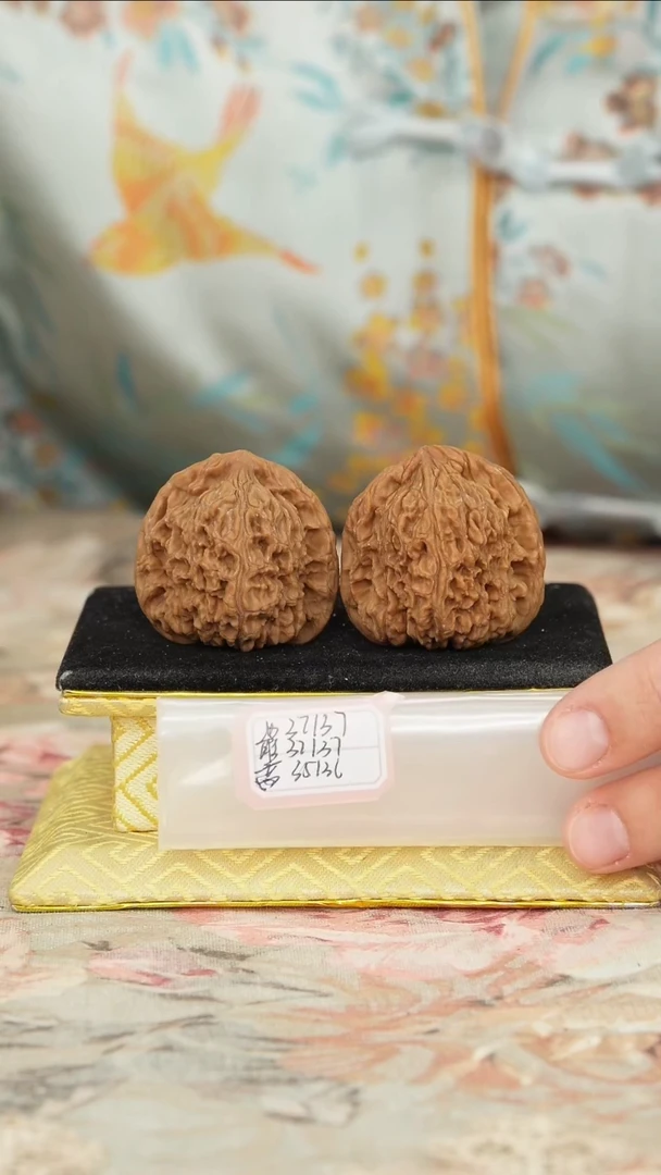 【闪购商品】文玩核桃把件赵喜满南将石