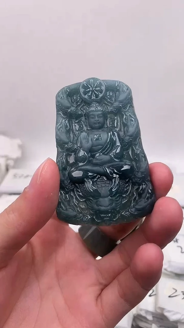 翡翠未镶嵌颈饰阿弥