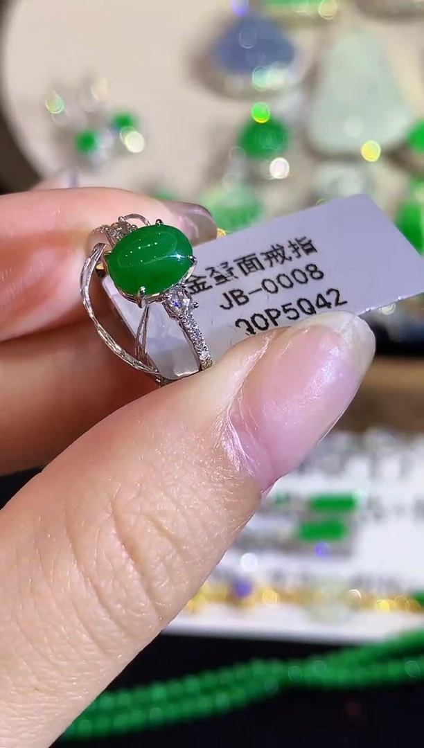 18K金镶嵌戒指翡翠H多样性发其一