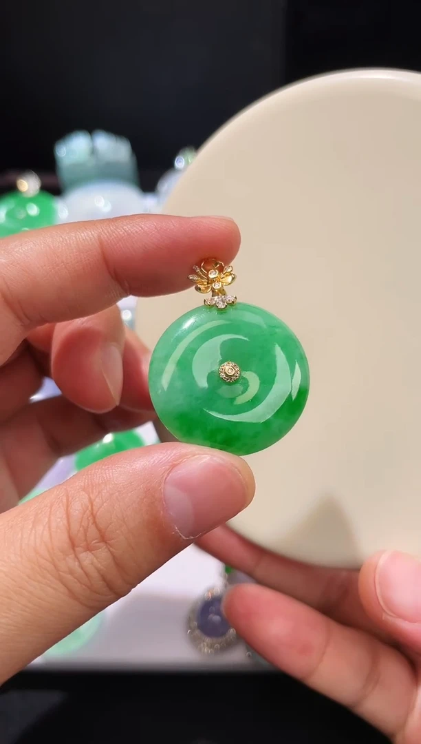 颈饰未镶嵌翡翠【54】36.2    27.8   5.8mm