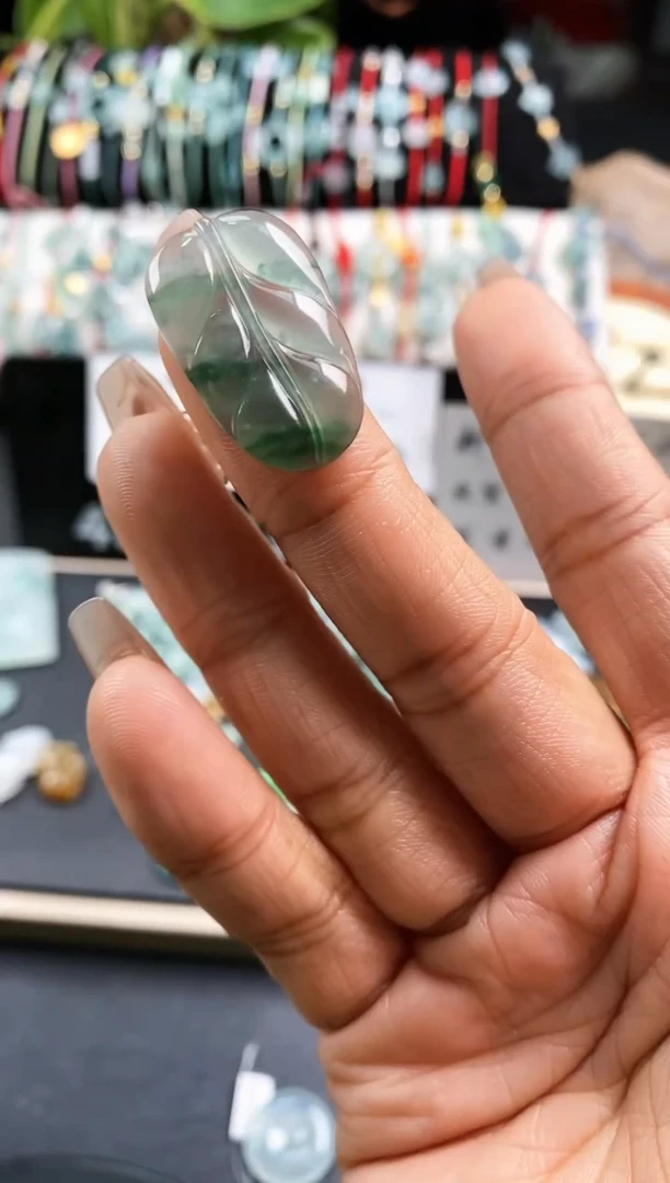 【闪购商品】翡翠裸石叶子69---------------