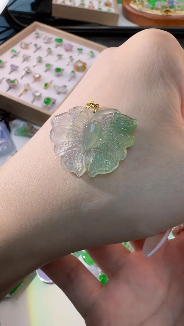 翡翠18K金镶嵌吊坠(不含链)缅甸A货翡翠