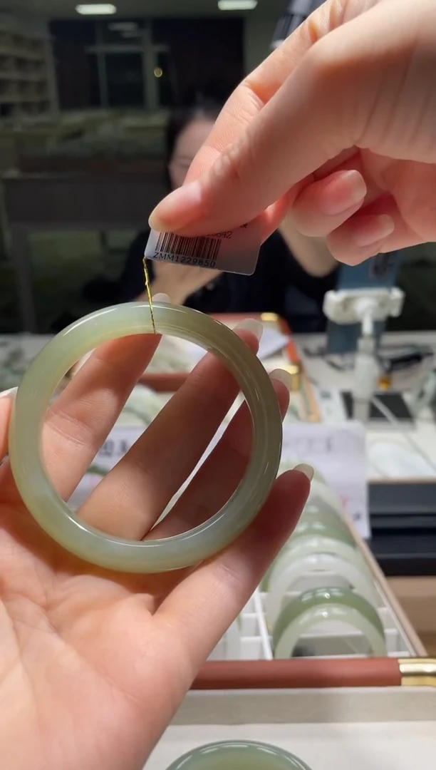 未镶嵌手镯和田玉53-54圈口 9850