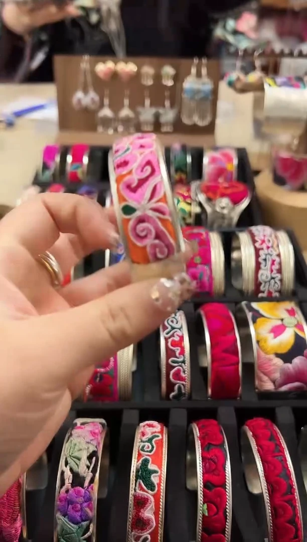 【闪购商品】织绣民族风老绣饰品586