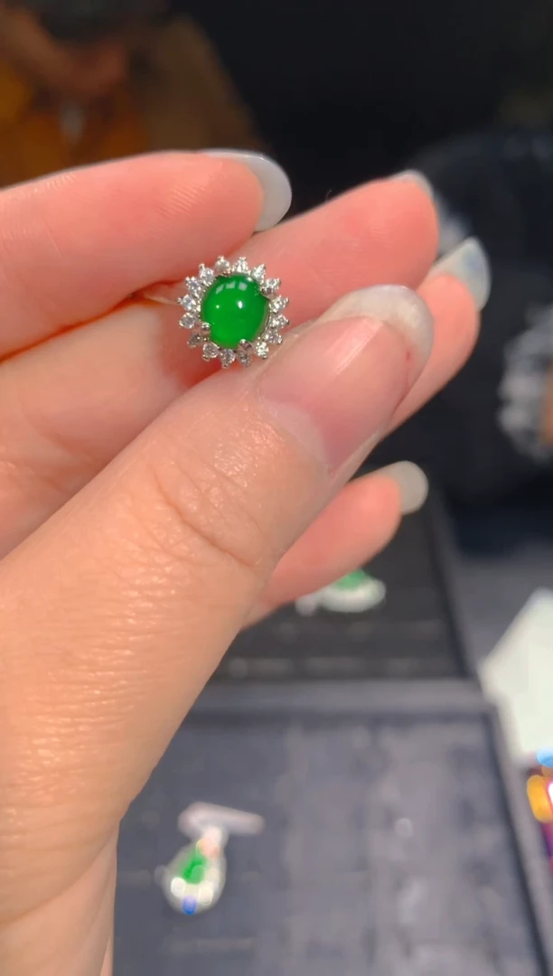 【闪购商品】定制翡翠未镶嵌57定制翡翠，多样性发货（发其一）