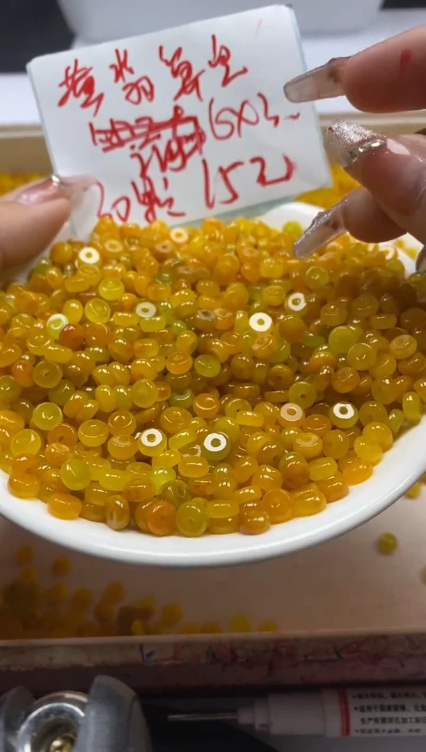 【闪购商品】翡翠颈饰未镶嵌w1491黄翡隔片6*3mm*30颗