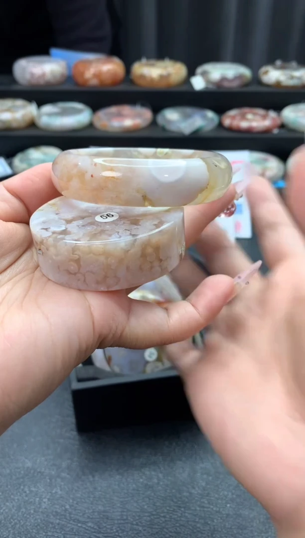 未镶嵌手镯石英质玉（56圈口）赠送镯心 无证书