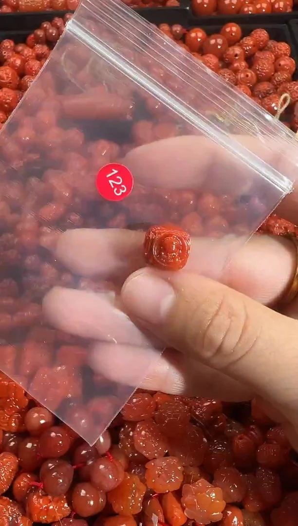 颈饰未镶嵌南红玛瑙1