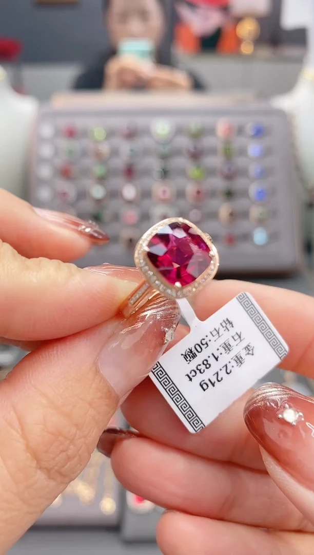 18K金镶嵌戒指碧玺1.83