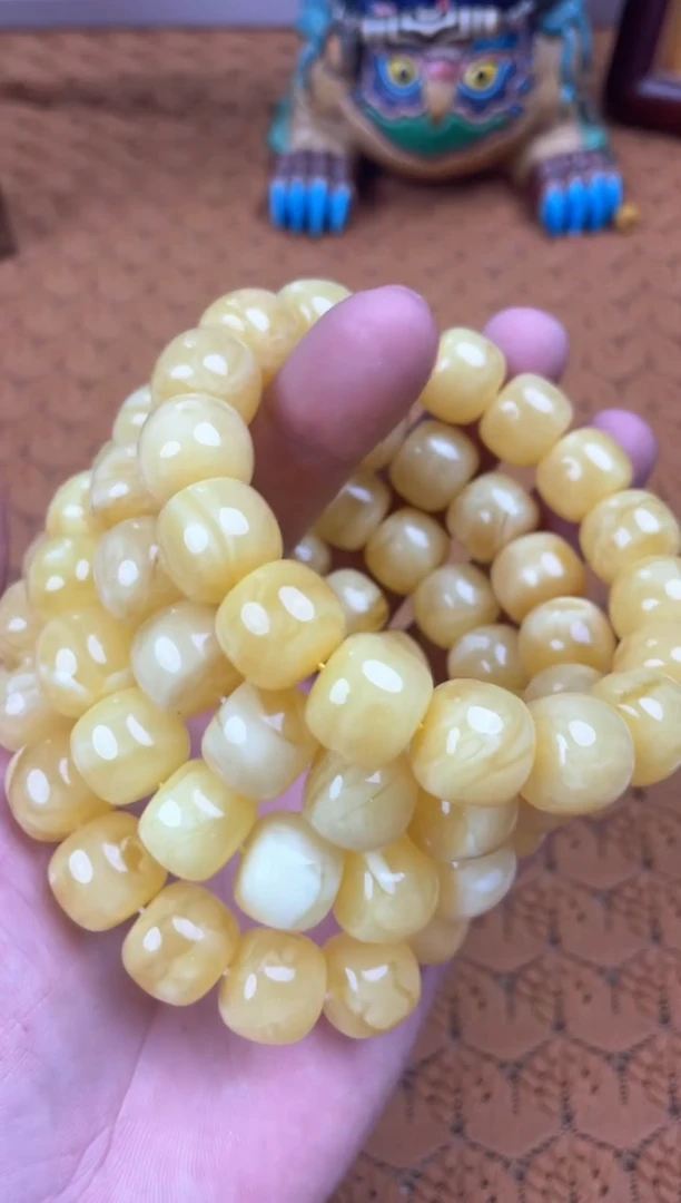 未镶嵌蜜蜡裸石222多样性发其中一件