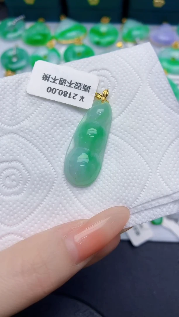 颈饰18K金镶嵌翡翠缅甸天然翡翠A货