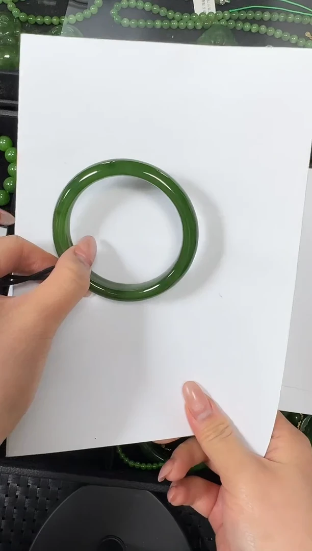 未镶嵌手镯和田玉（碧玉）一**米红皮老料56.8