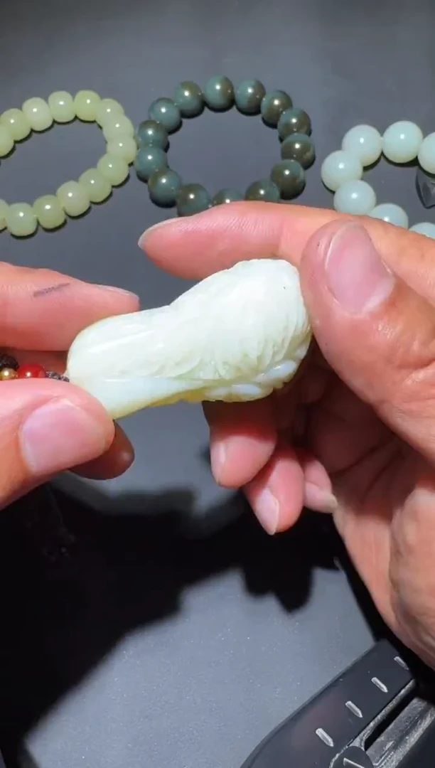 未镶嵌和田玉（糖玉）挂件和田玉