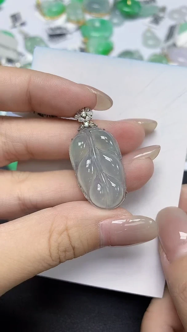 翡翠18K金镶嵌颈饰天然缅甸翡翠A货