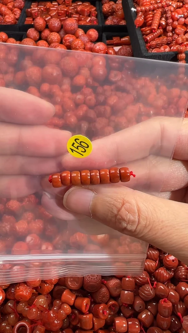 南红玛瑙未镶嵌颈饰1