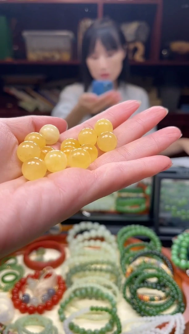 蜜蜡颈饰未镶嵌拍一发一单株