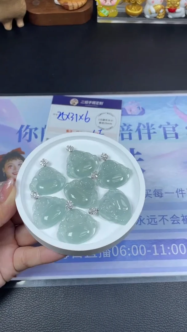 18K金镶嵌挂件翡翠高货冰蓝杠佛公多样性发其一CP23配链