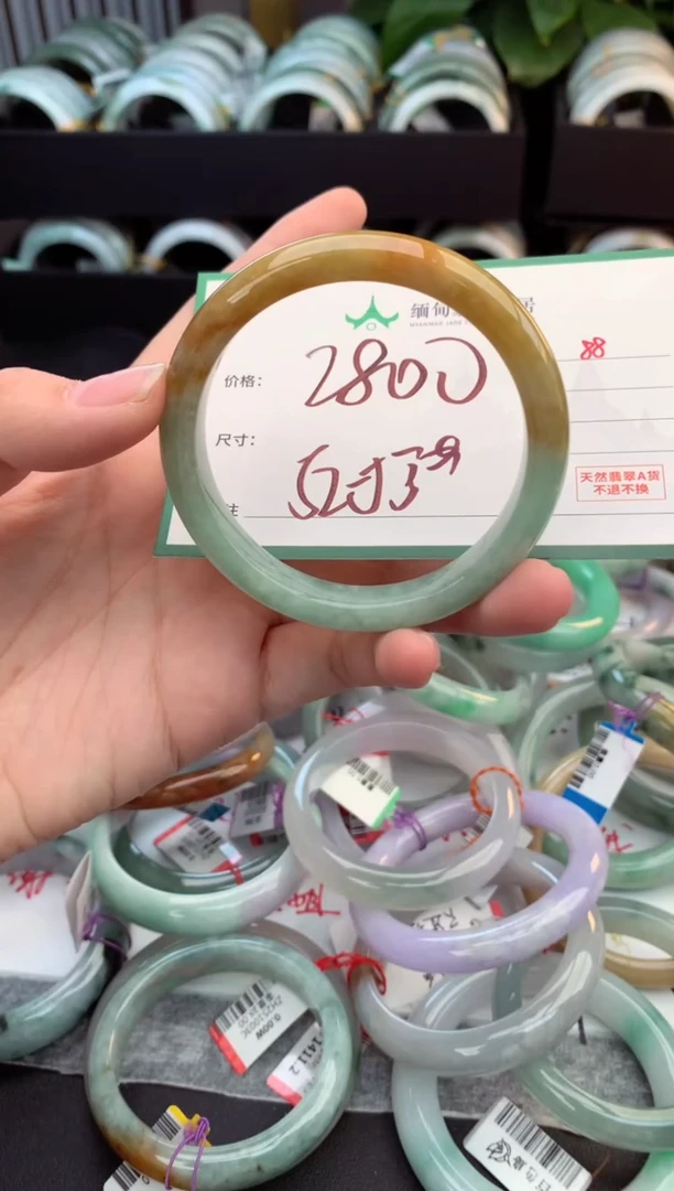 未镶嵌定制翡翠毛货需精细抛光+多人