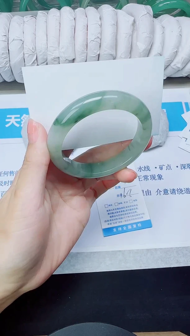 石英质玉手镯未镶嵌68/54.2