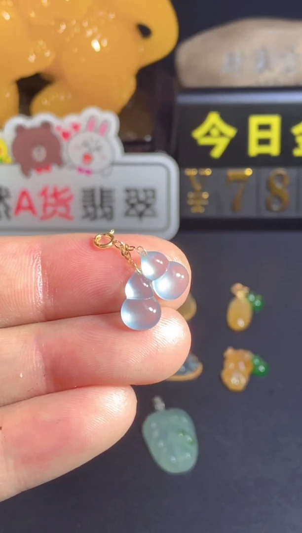 颈饰18K金镶嵌翡翠