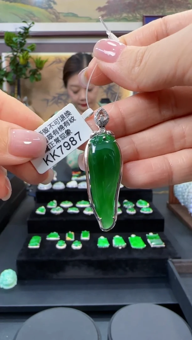 颈饰18K金镶嵌翡翠KK7987辣椒