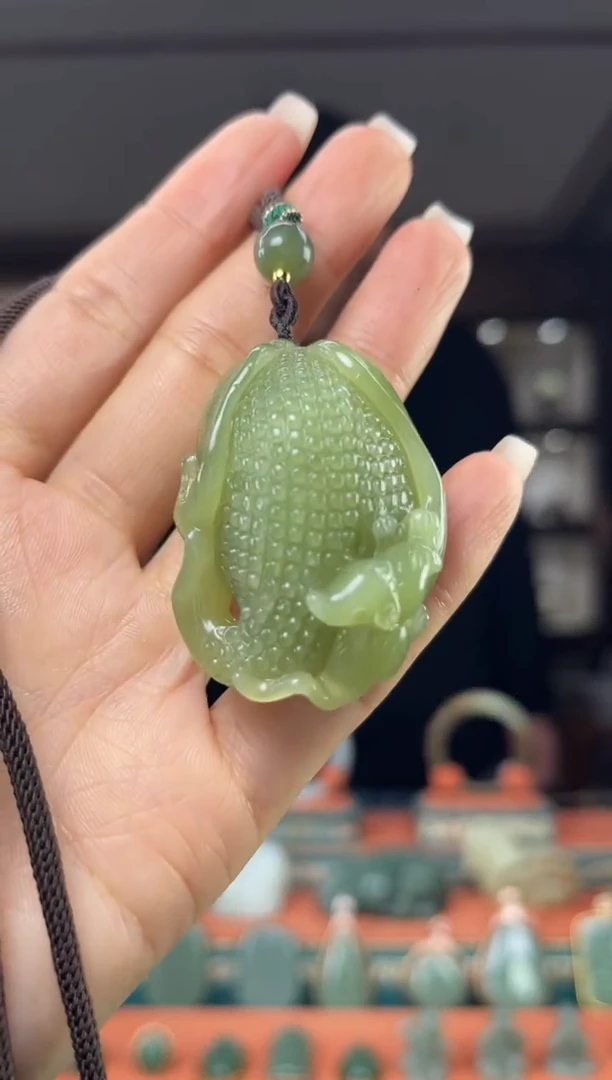 颈饰未镶嵌和田玉佩佩