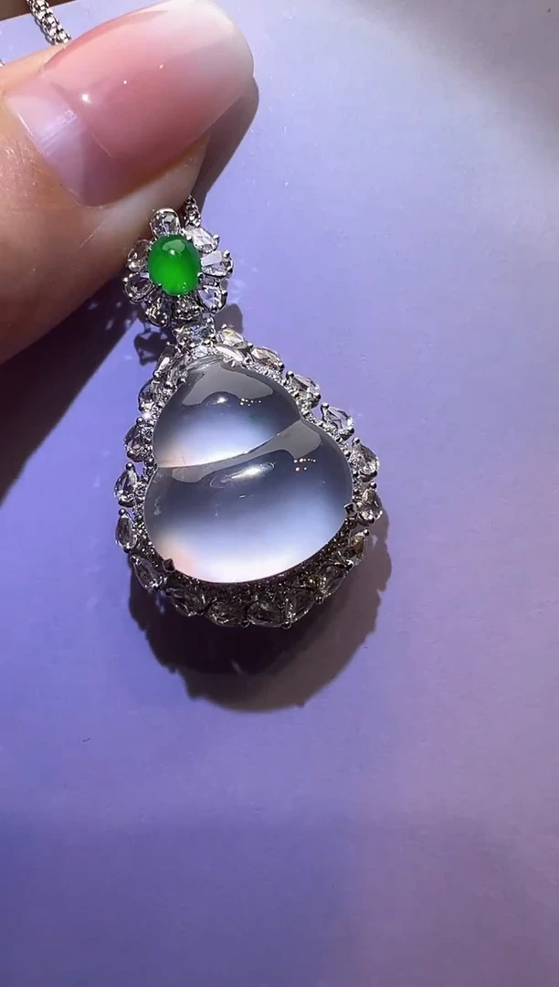 吊坠(不含链)18K金镶嵌翡翠葫芦