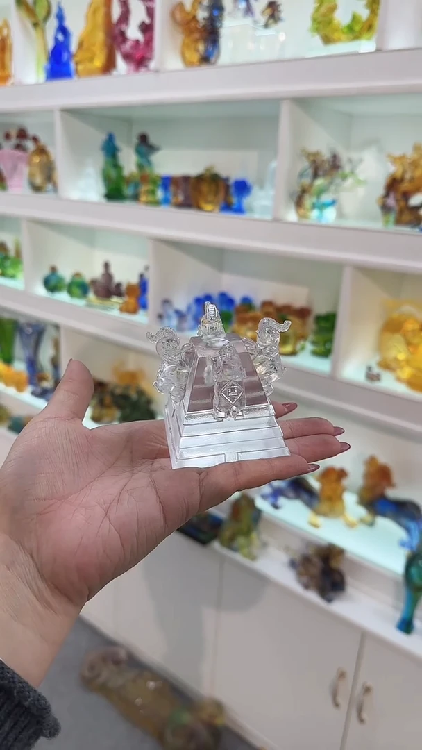 手工艺品琉璃白色财像