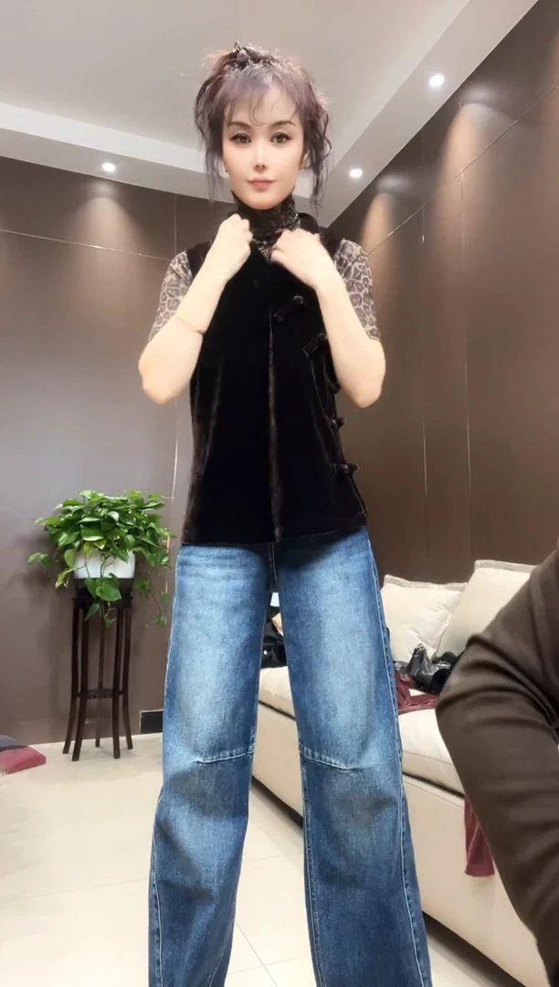 大漂亮咖色无袖背心盘扣